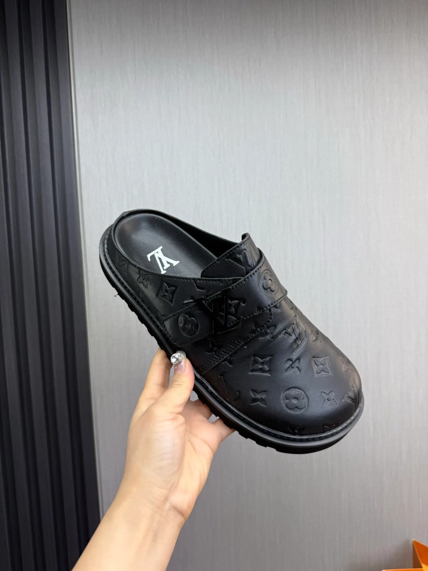 Men's men's shoes 460💰 Lv. Popular couple slippers hot sale🩷💚 🩴Official website one to one production 35-45 sizes 45 46 🉑️Customized!